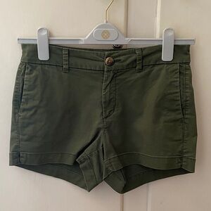 Army Olive Sage Green Cotton Shorts Old Navy  Everyday Shorts 3” Inseam Size 2